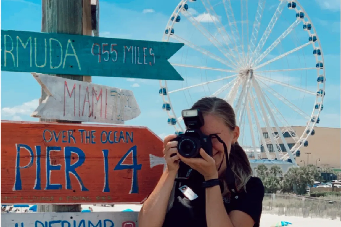 Photographer - Hollywood Pictures, Gatlinburg - 1