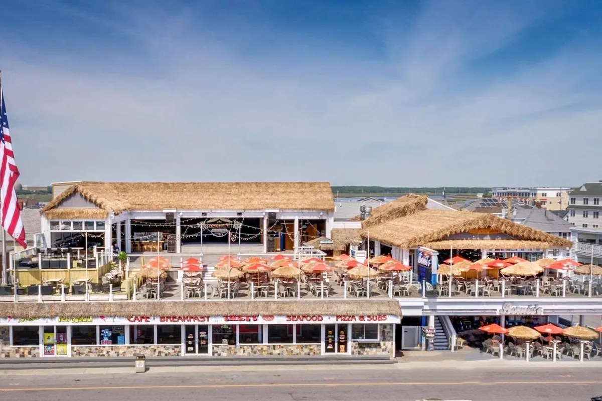 Runner - Bernie's Beach Bar, Hampton Beach - 1