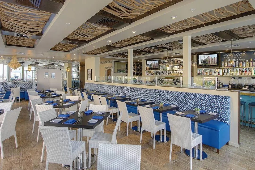 F&B attendant - Coastal Blue, Wildwood - 1