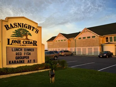 Basnights Lone Cedar Cafe