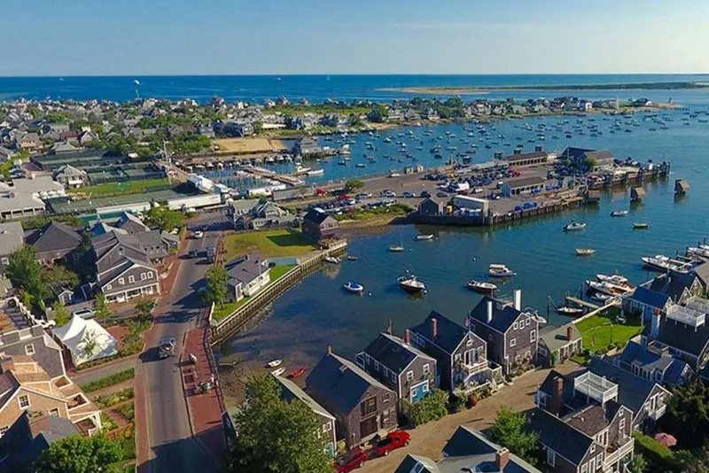 Customer service - Marine Home Center, Nantucket - 1